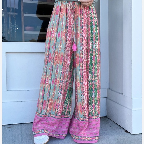 easel Pants - Easel Printed Palazzo Pants Pink